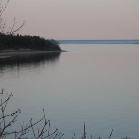 Motel De La Pointe Aux Bouleaux Baie-Sainte-Catherine Exteriör bild